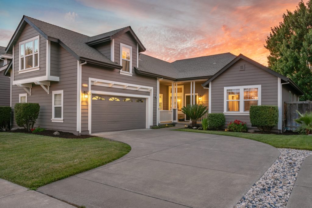 Beautiful home in Queen Creek, Arizona with a concrete driveway